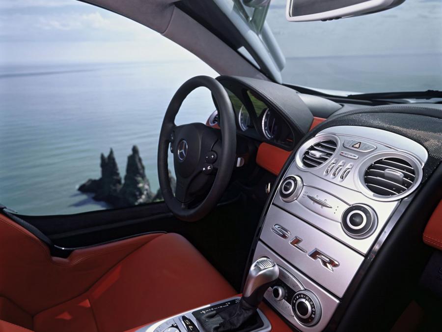  Mercedes-Benz SLR McLaren 2004 года  (фото 10 из 175)
